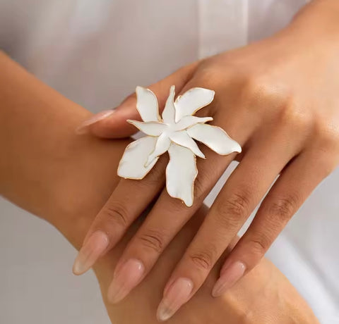 White Flower Bomb Ring